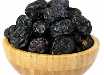 تصویر 1 از خرما مضافتی سراوان با برداشت از نخلستان های بومی با دقت کامل